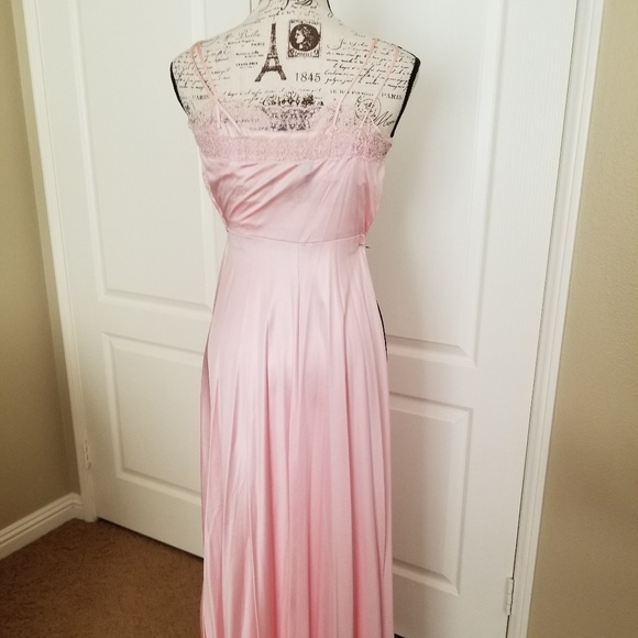 Pink Negligee Gown & Robe Set - Picture 4 of 8